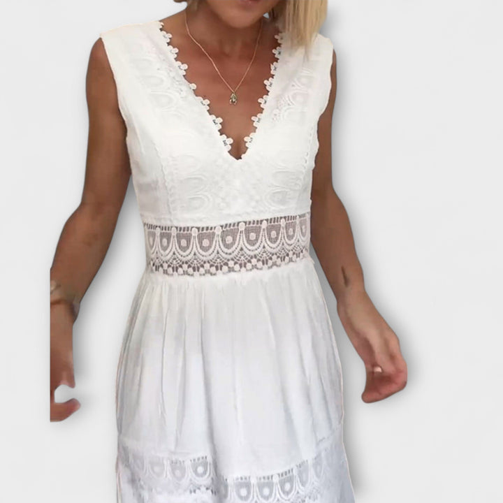 Aurélie - Chic V-Neck Lace Gown