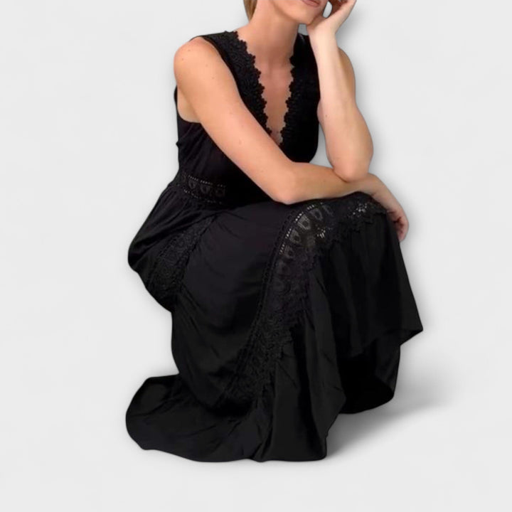 Aurélie - Chic V-Neck Lace Gown