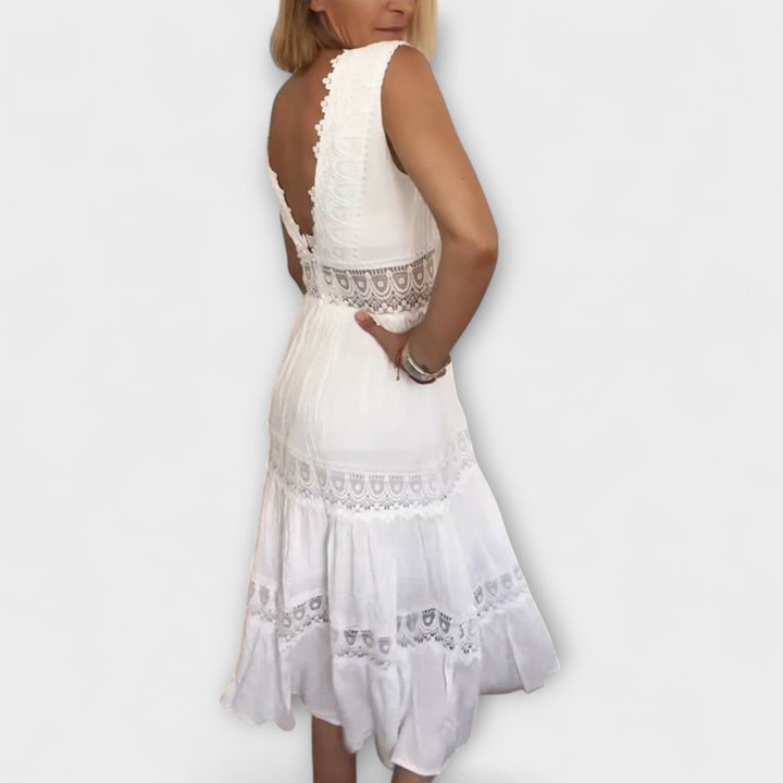 Aurélie - Chic V-Neck Lace Gown