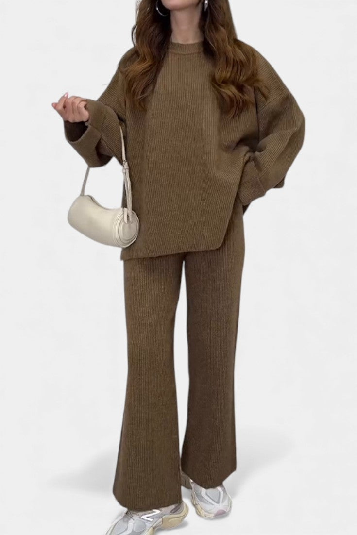 Quirina Relaxed Set with Round Neck and Flowing Pants