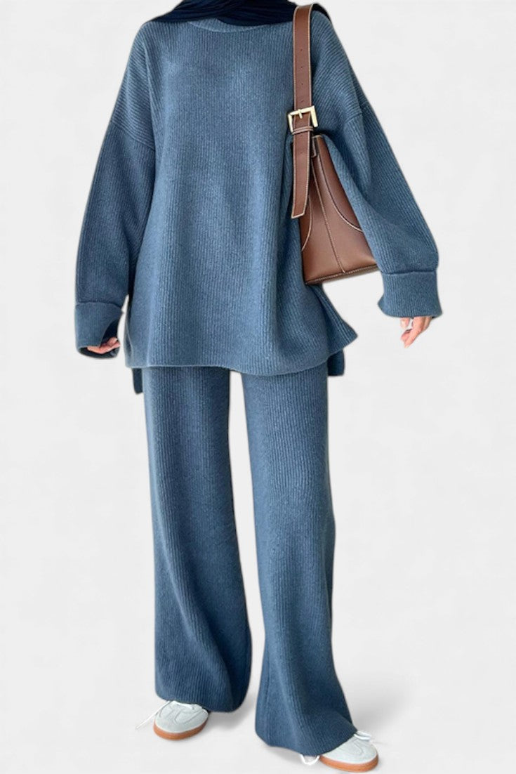 Quirina Relaxed Set with Round Neck and Flowing Pants