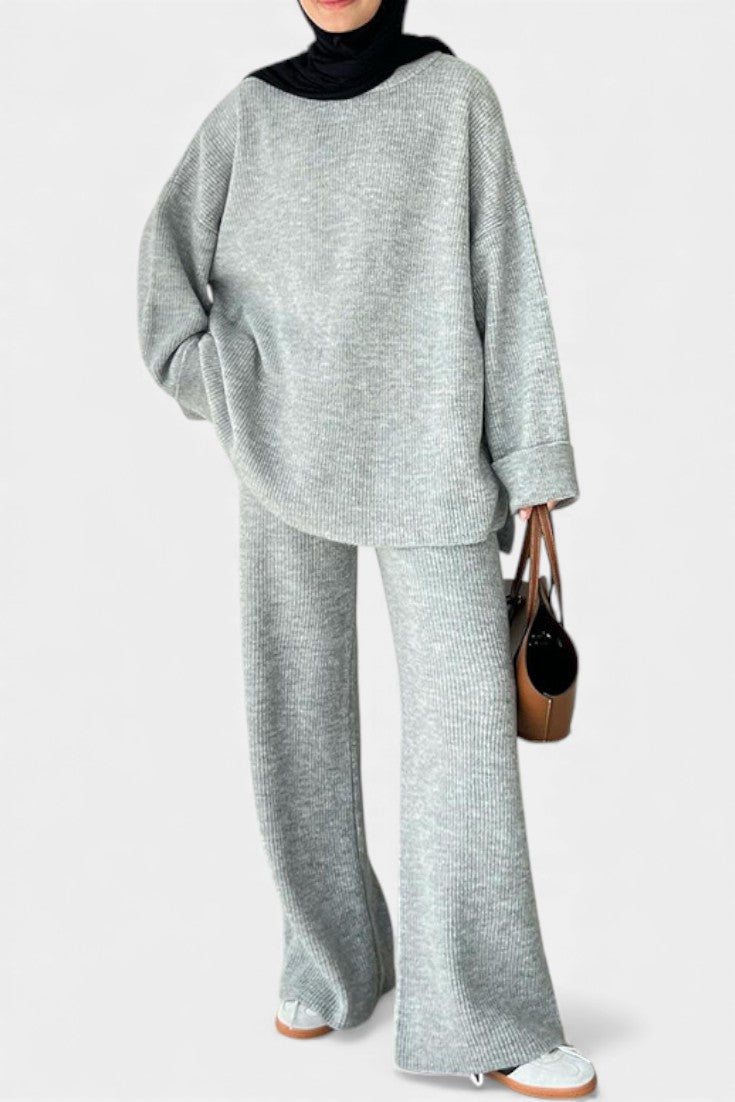 Quirina Relaxed Set with Round Neck and Flowing Pants