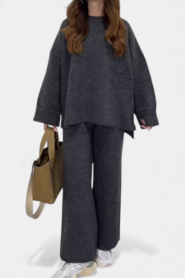 Quirina Relaxed Set with Round Neck and Flowing Pants
