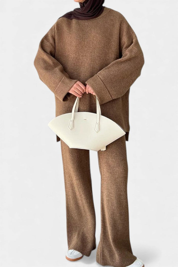 Quirina Relaxed Set with Round Neck and Flowing Pants