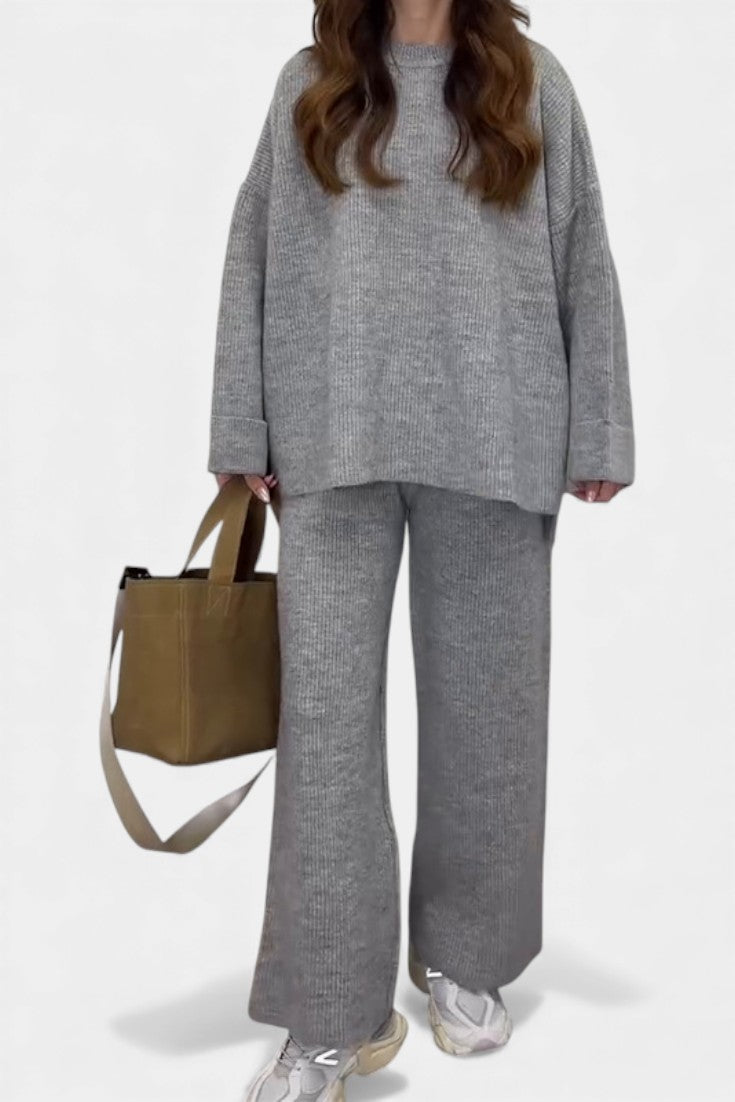 Quirina Relaxed Set with Round Neck and Flowing Pants