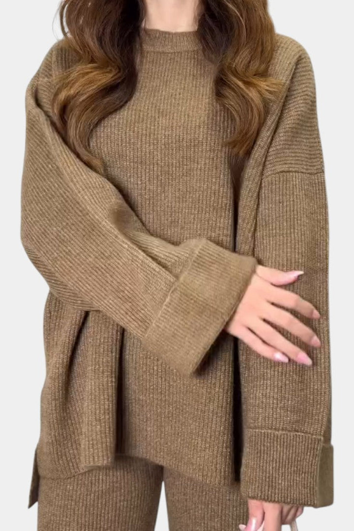 Quirina Relaxed Set with Round Neck and Flowing Pants