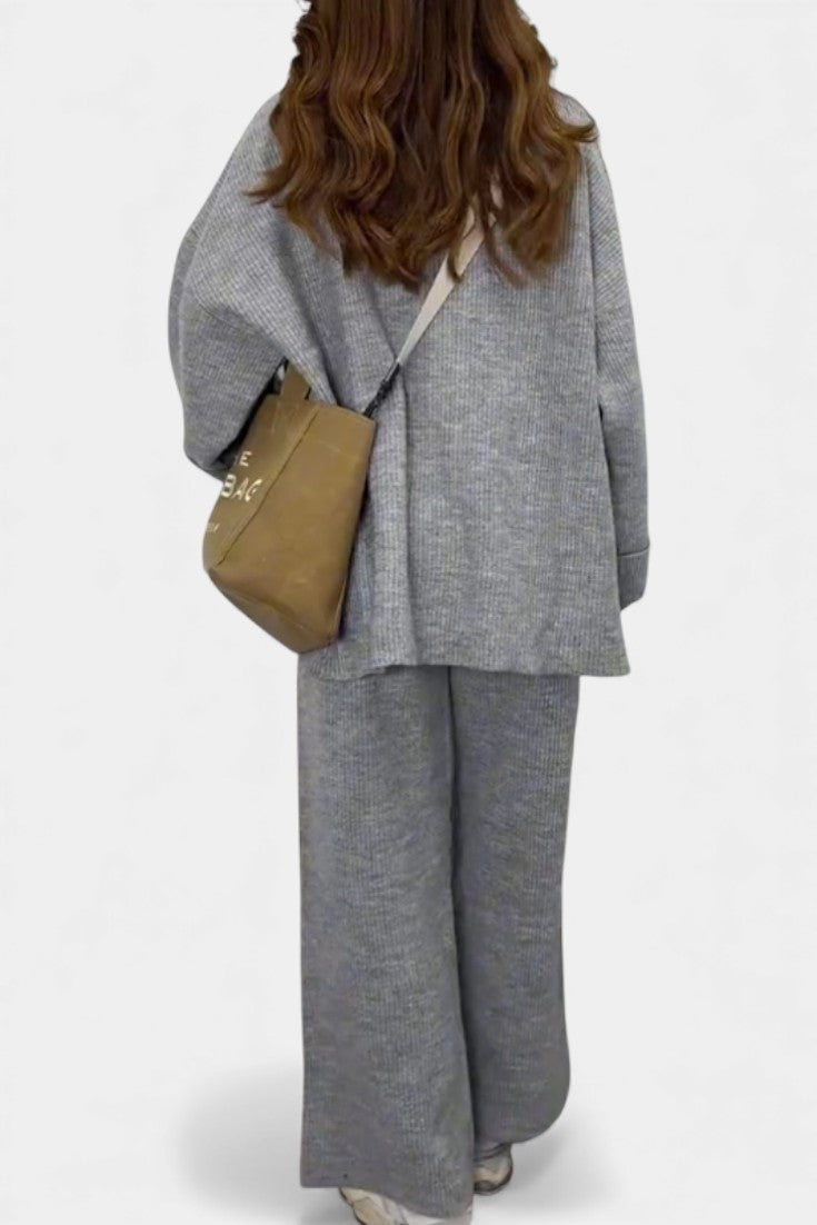 Quirina Relaxed Set with Round Neck and Flowing Pants