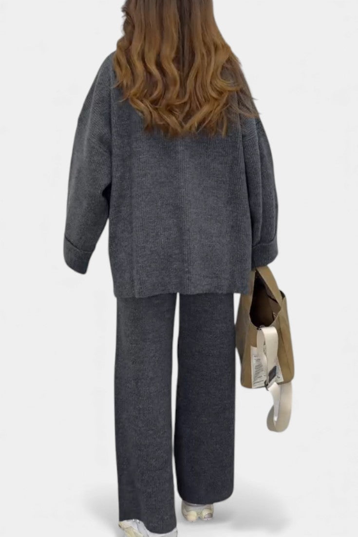 Quirina Relaxed Set with Round Neck and Flowing Pants
