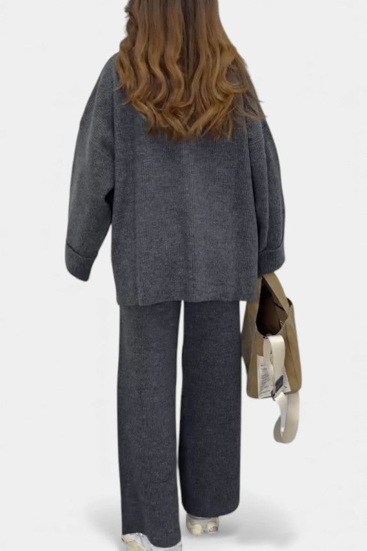 Quirina Relaxed Set with Round Neck and Flowing Pants