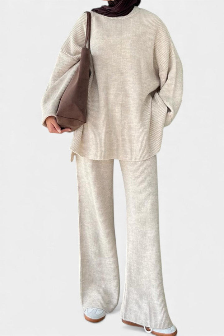 Quirina Relaxed Set with Round Neck and Flowing Pants